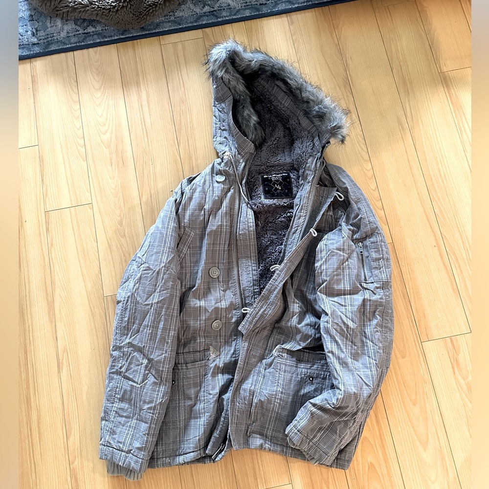 Quicksilver snow jacket with removable faux fur hood lining